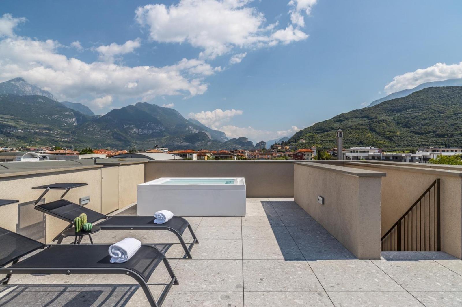 Essence - Charming Suites Riva del Garda Room photo